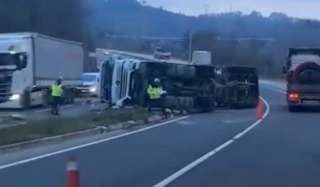 Çimento tankeri devrildi: 1 yaralı