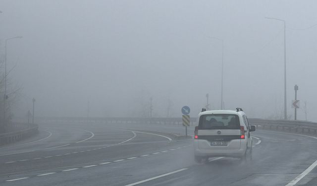 Bolu Dağı'nda sis ve yağış etkili oluyor