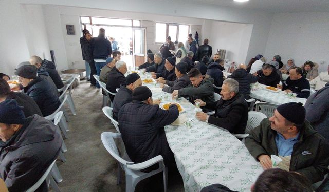 Köy halkı geleneksel bayram yemeğinde buluştu