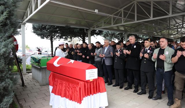 Kalp krizi geçiren uzman çavuş toprağa verildi