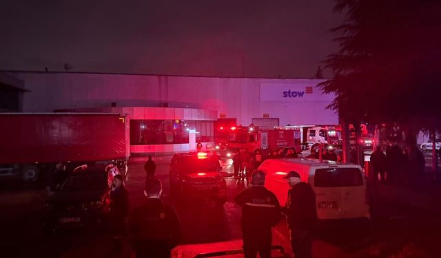 Raf imalatı yapılan fabrika alevlere teslim oldu