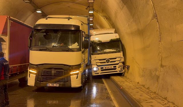 Tünelde iki tır çarpıştı