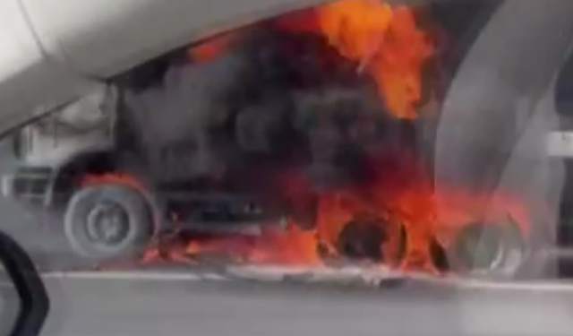 Beton pompa aracı alev alev yandı