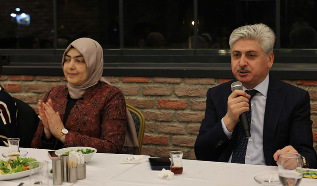 Vali Doğan ve eşi, yetim ve öksüzlerle bir araya geldi