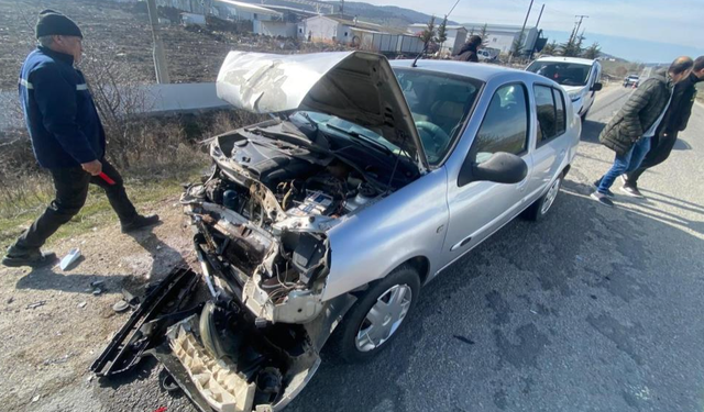 Kalas parçası kazaya neden oldu: 2 yaralı