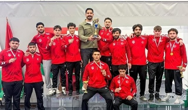 Güreşçilerden çifte başarı