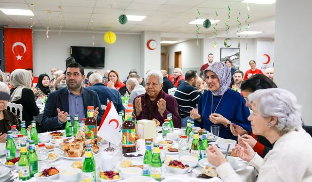 Kızılay huzurevi sakinleri ile iftarda buluştu