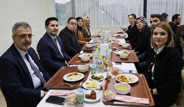 Sağlık çalışanları iftarda buluştu