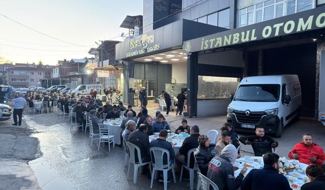 Erenler Marangozlar Sanayi Sitesi esnafı iftarda buluştu