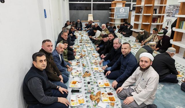 Kocacık Taraklı’da hemşehrilerle çay sohbetinde buluştu