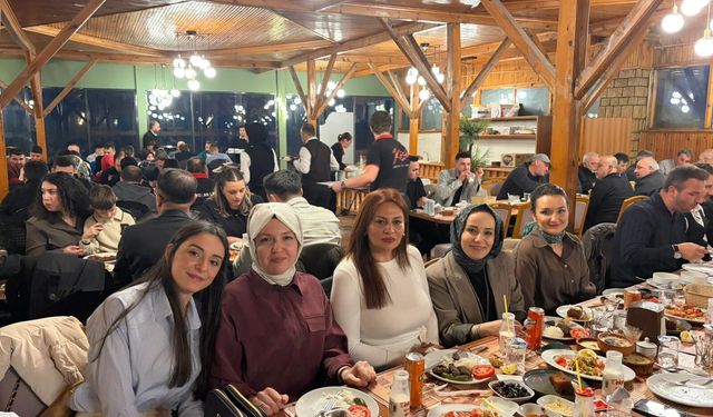 Anahtar Parti Serdivan İlçe Teşkilatı'ndan birlik ve beraberlik iftarı