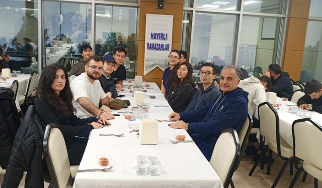 Rektör Hamza Al öğrencilerle iftarda buluştu
