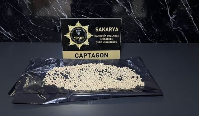 İstanbul'dan Sakarya'ya uyuşturucu getiriyordu, narkotik enseledi