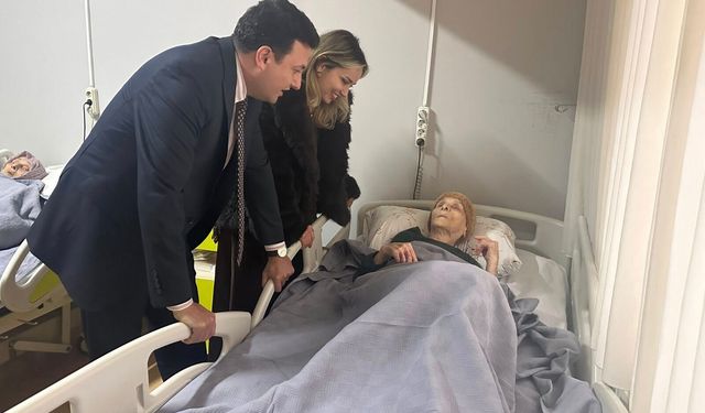 Bayramın en anlamlı buluşması Pamukova Kaymakamı ve eşinden geldi!