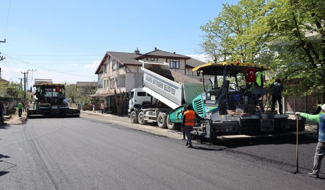 Büyükşehir asfalt sezonunu Akyazı’da açtı