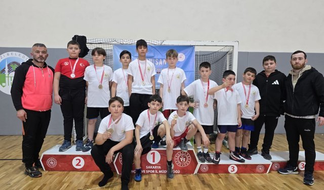 Sapanca’nın sporcularından 23 Nisan Şenliğinde madalya yağmuru