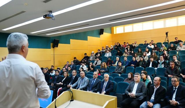 SAÜ’de Dijitalleşme Çağında Ulusal Güvenlik Konferansı Düzenlendi