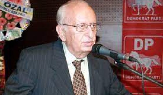 Hüsamettin Cindoruk hayatını kaybetti