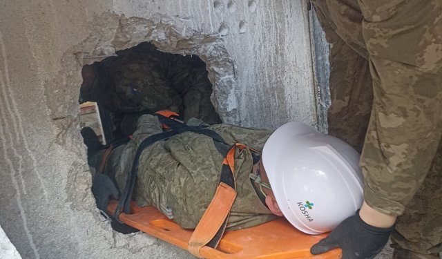 Sakarya AFAD'dan 7. Komando Tugayı’na enkazda arama kurtarma eğitimi