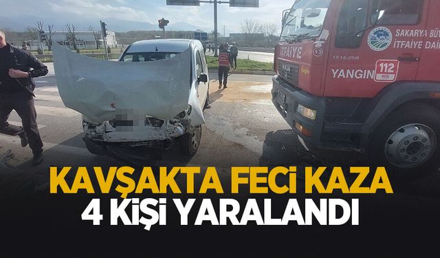 Hafif ticari araç ile otomobil çarpıştı: 4 yaralı