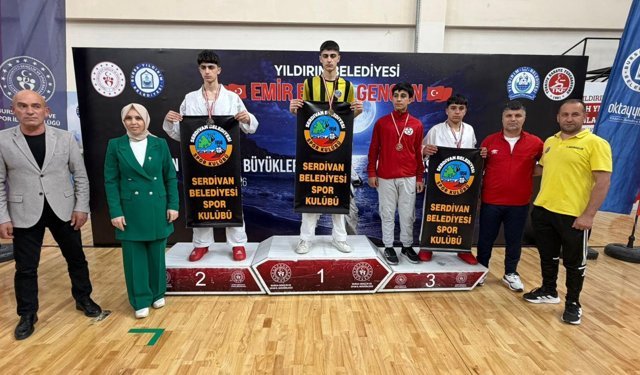 Serdivan’ın karatecilerinden Bursa’da madalya yağmuru