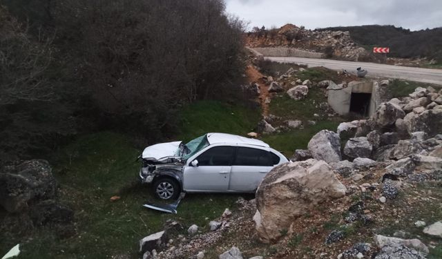 Otomobil şarampole uçtu, sürücüsü yaralandı