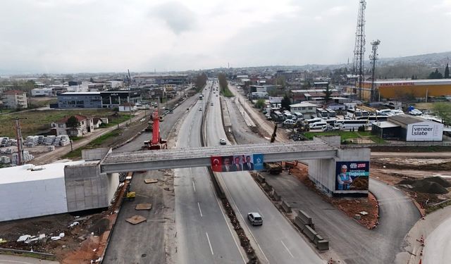 700 tonluk vinçle 9 saatlik gece operasyonu