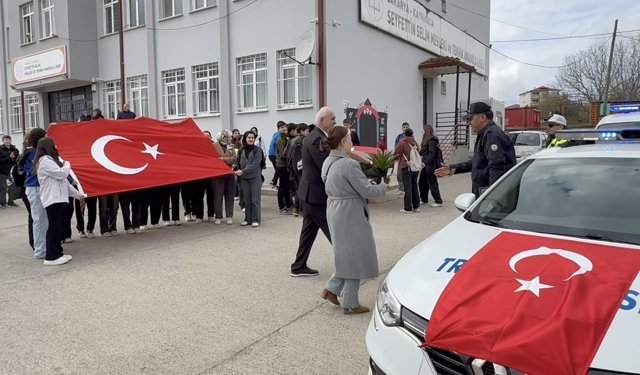 Kavga ihbarı üzerine geldiler, alkışlarla karşılandılar
