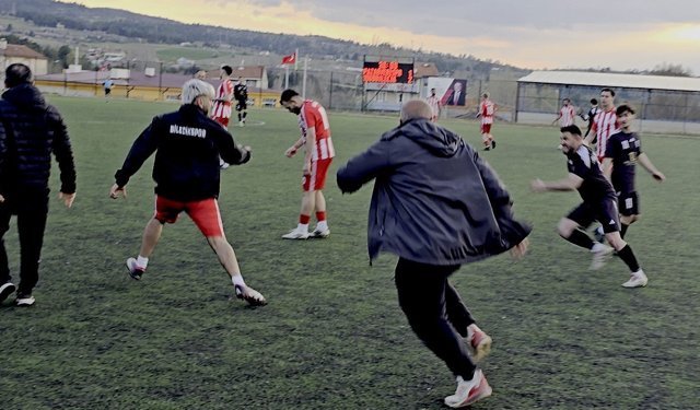 Maç sonunda saha ringe döndü