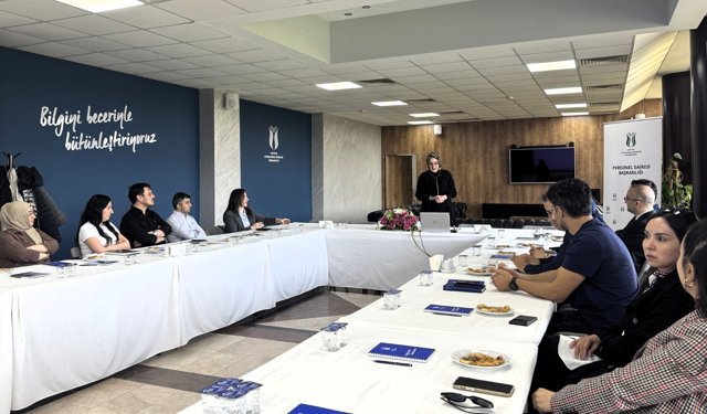 SUBÜ’de iletişim odaklı yönetim eğitimi düzenlendi