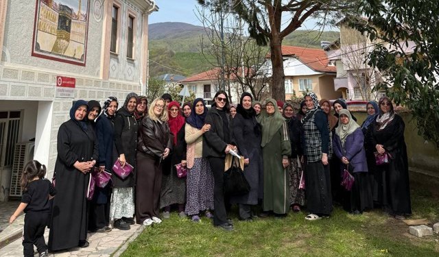Büyükşehir’in “Kadın Kadına” projesi Akyazı’da devam etti