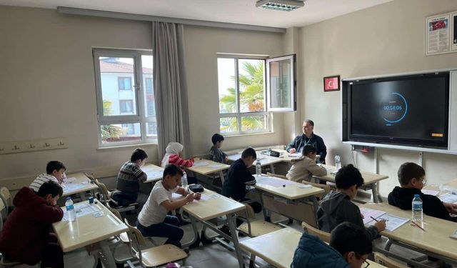 Sakarya’da örgün eğitimle birlikte Hafızlık Proje Okulu sınavına yoğun katılım