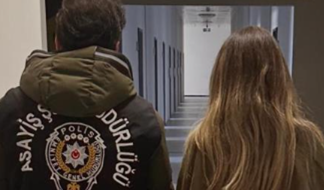 Başkasına ait kredi kartını 35 kez kullandı, sahte kimlikle yakalandı