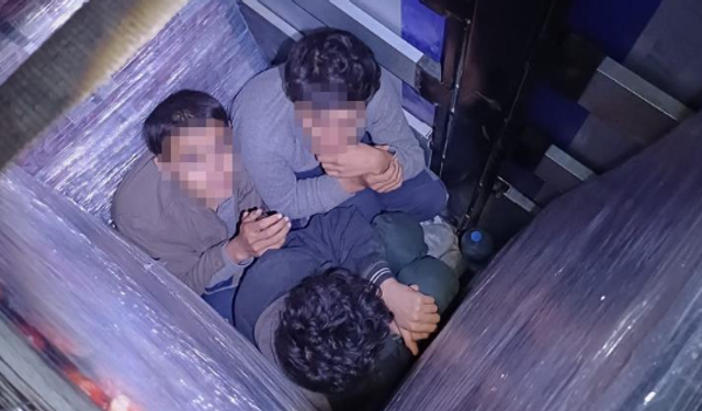 Bidonların arasından 18 kaçak çıktı