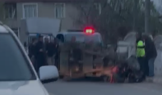 Tarım aracı devrildi: 2 kişi yaralandı