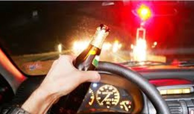 Sakarya’da alkollü sürücülere geçit yok! Bazıları şişede durduğu gibi durmadı, kazaya karıştı