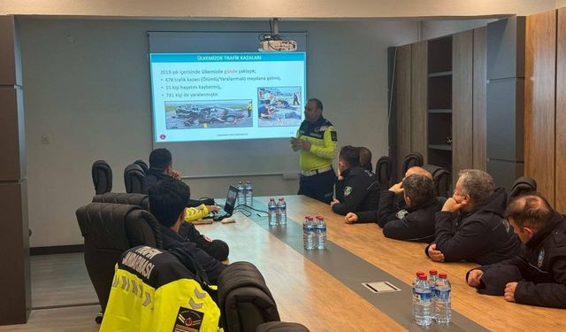 Sakarya'da acil müdahale ekiplerine trafik güvenliği eğitimi