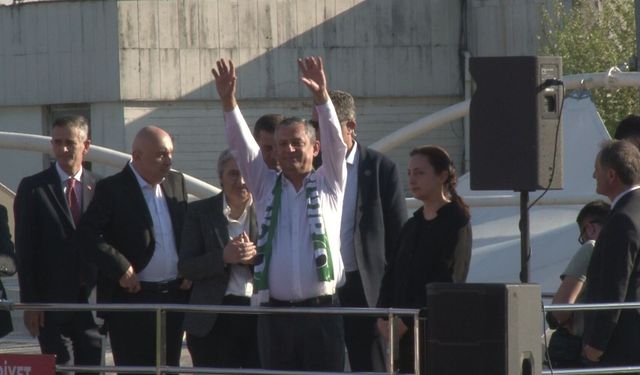 Özgür Özel'in Sakarya mitinginden fotoğraflar