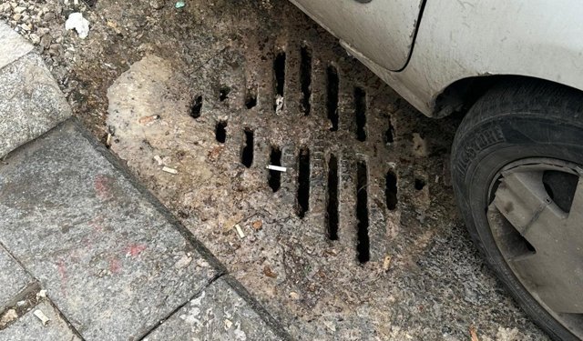 Şal sokak esnafı isyanda: Atık yağlar mazgala dökülüyor!