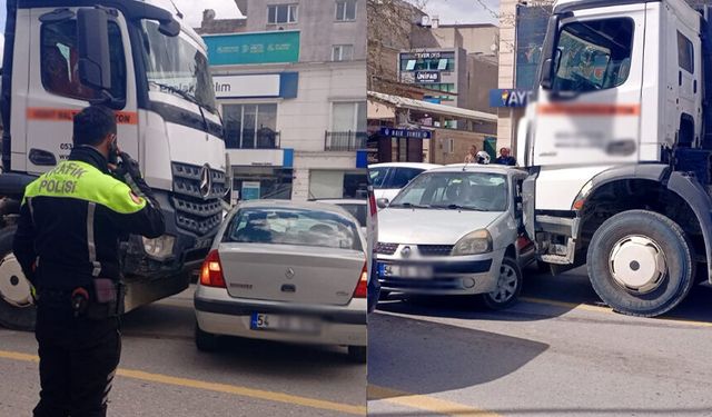 Beton kamyonu otomobile çarptı