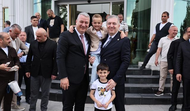 Serdivan’da bayramlaşma programına yoğun katılım