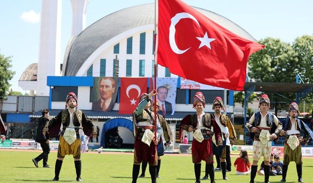 19 Mayıs'ta Hendek'te coşku dolu kutlama