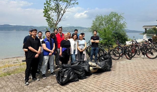 Sapanca Gölü’ndeki kirliliğe dikkat çektiler