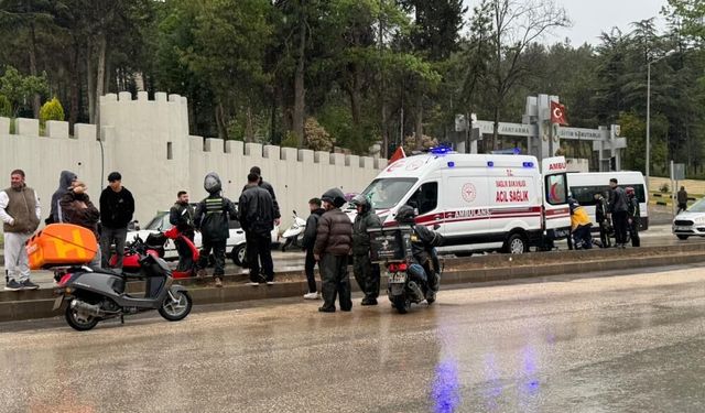Bilecik'te ticari araç ile motosiklet çarpıştı; 1 yaralı