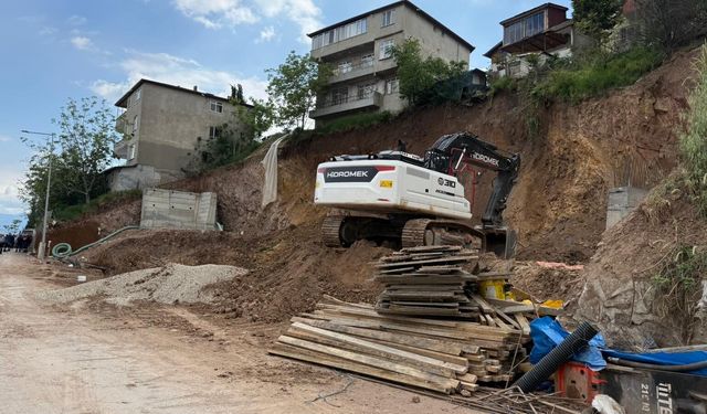 Toprak kayması nedeniyle 5 bina tahliye edildi