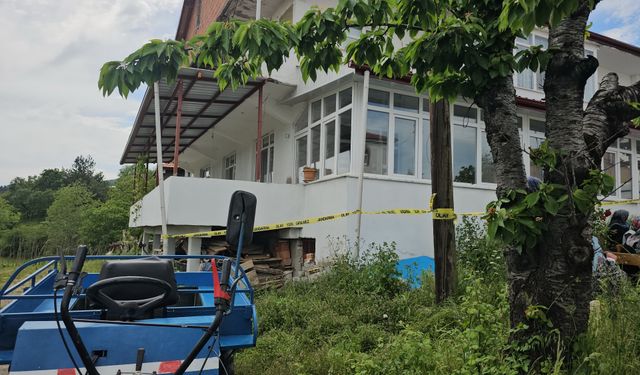 28 yaşındaki genç evinde ölü bulundu, kız arkadaşı gözaltında