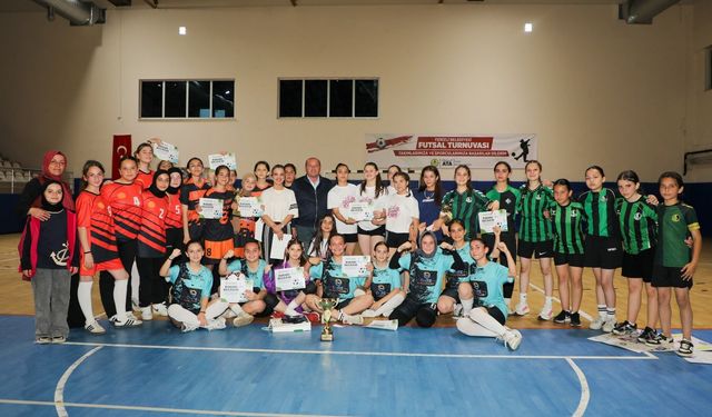 Ferizli’de Futsal Turnuvası Şampiyonu Ferizli Santos oldu