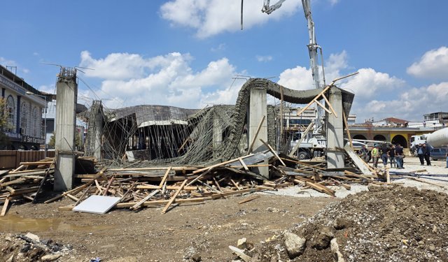 İnşatta beton dökülürken kalıp çöktü