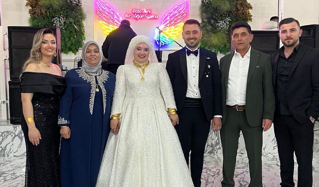 Batuhan Karaağaçlı ile Esra Ayzanık dünya evine girdi