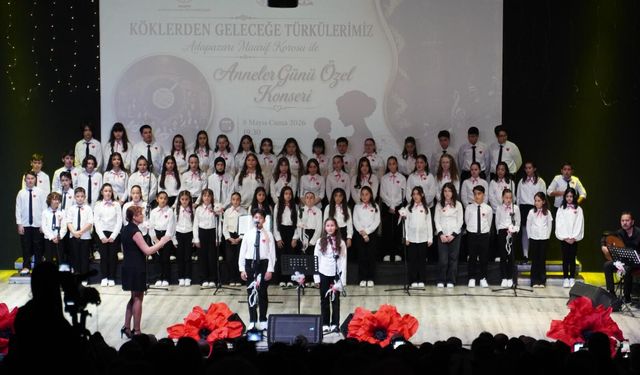 Adapazarı’nda türkülerle Anneler Günü coşkusu